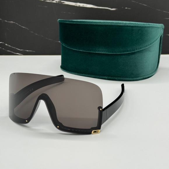 NEW GG1631S 004 GUCCI BLACK GREY OVERSIZED WOMEN GUCCI SUNGLASSES - Picture 2 of 14